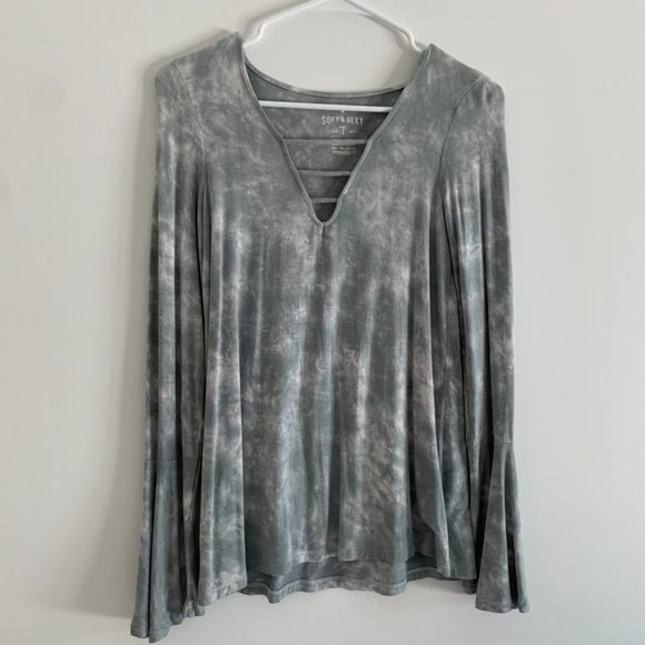 Long Sleeved Flair Wrist Shirt - Picture 1 of 2